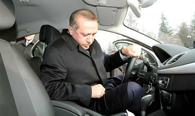 Эрдоган сел за руль первого турецкого электромобиля - ВИДЕО