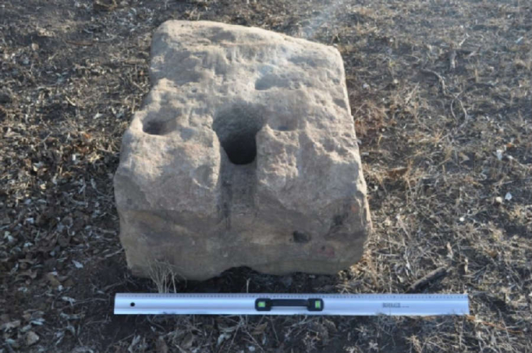 Азербайджанские археологи обнаружили древние изображения из камней в Астраханской области - ФОТО