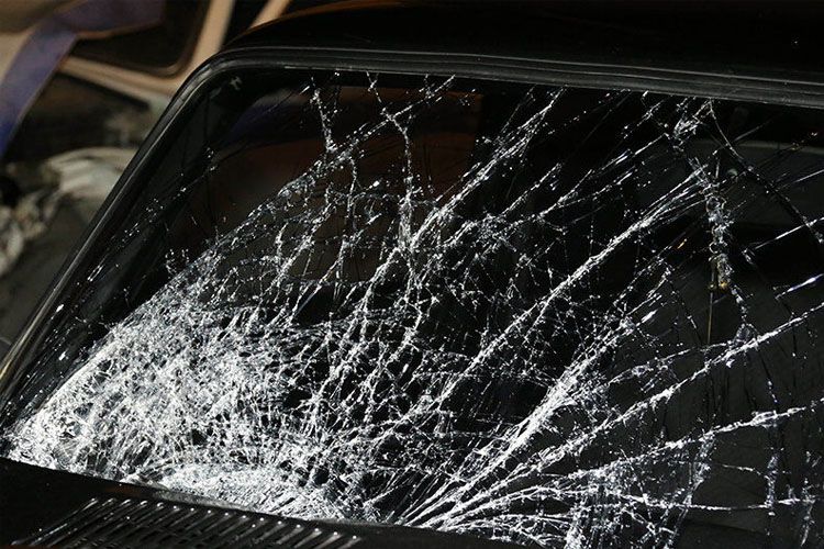 В Баку автомобиль сбил юношу и скрылся с места происшествия
