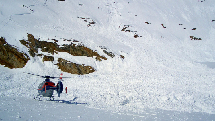 Сход лавины в Альпах унес жизни трех человек