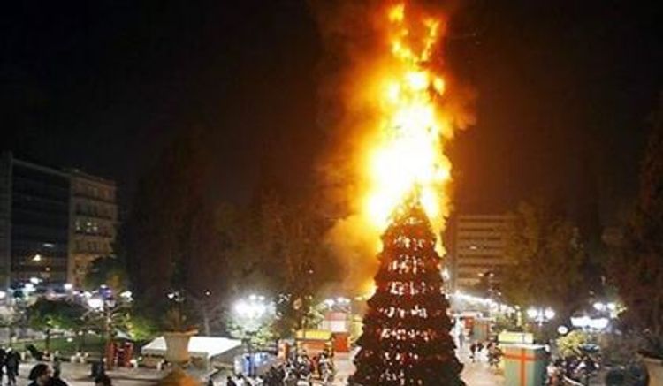 В Агдаше сгорела главная новогодняя елка района