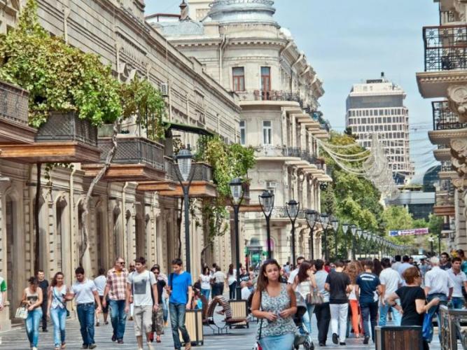 Российские туристы объяснили, почему они выбирают Баку – ВИДЕООПРОС