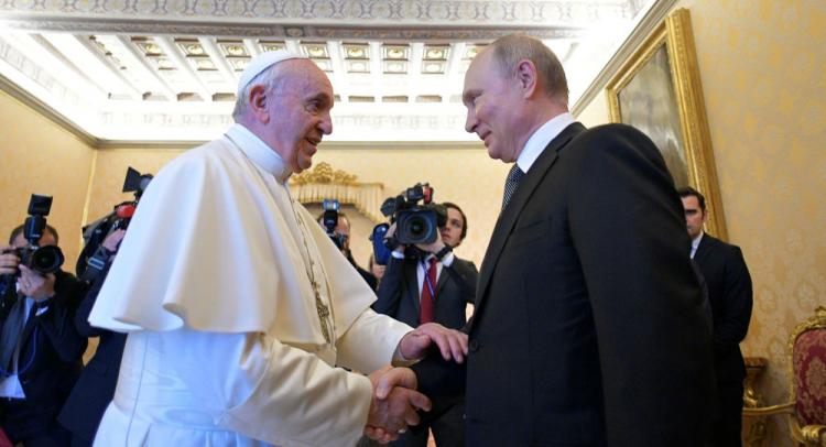 Путин подарил Папе Римскому "Грех"