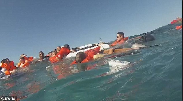 У берегов Туниса затонула лодка с мигрантами, из 86 человек спаслись трое