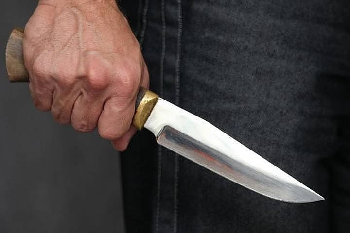 62-летний житель Мехдиабада травмировал себя ножом 