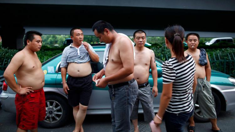 Мужчинам в Китае запретили ходить полуголыми