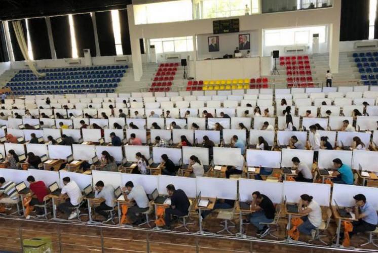 В Азербайджане начались экзамены по приему на работу учителей