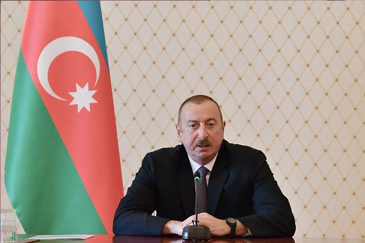Ильхам Алиев наградил дипломатов