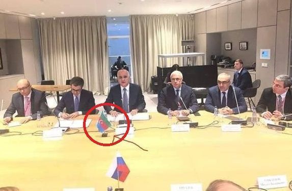 На встрече делегаций в Екатеринбурге, флаг Азербайджана был неправильно установлен - ФОТО