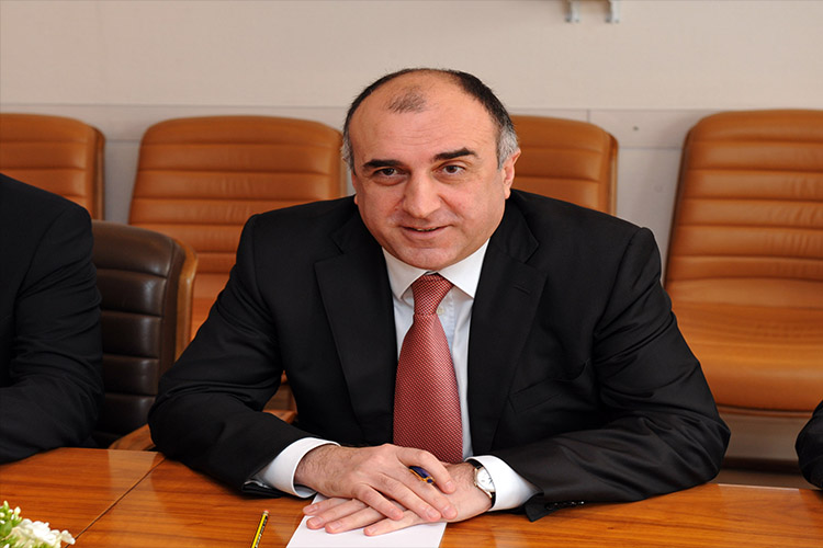 Ильхам Алиев наградил главу МИД 
