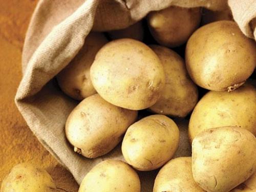 Азербайджан вернул в Иран и Грузию 400 тонн картофеля и киви