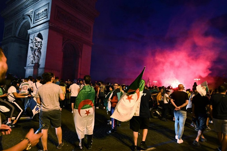 Алжирцы устроили беспорядки в Париже