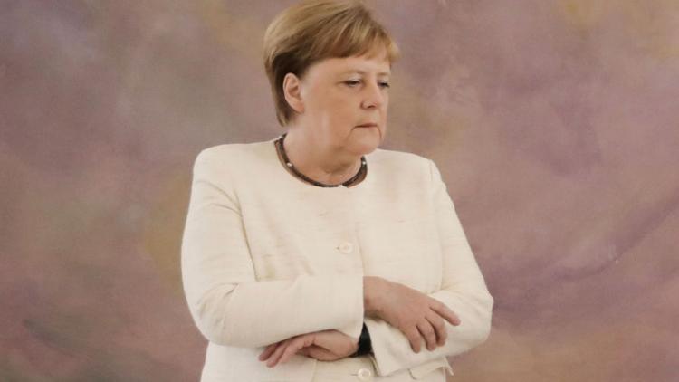 В Бундестаге призвали Меркель пройти медосмотр
