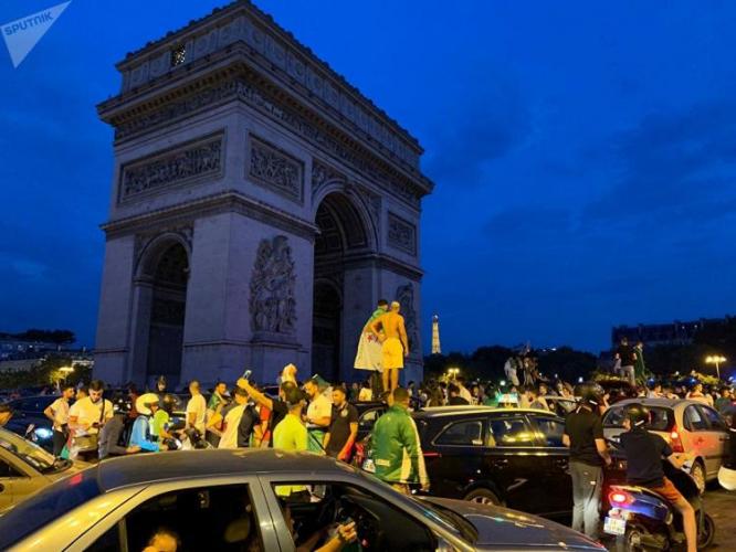 В Париже произошли столкновения фанатов сборной Алжира с полицией