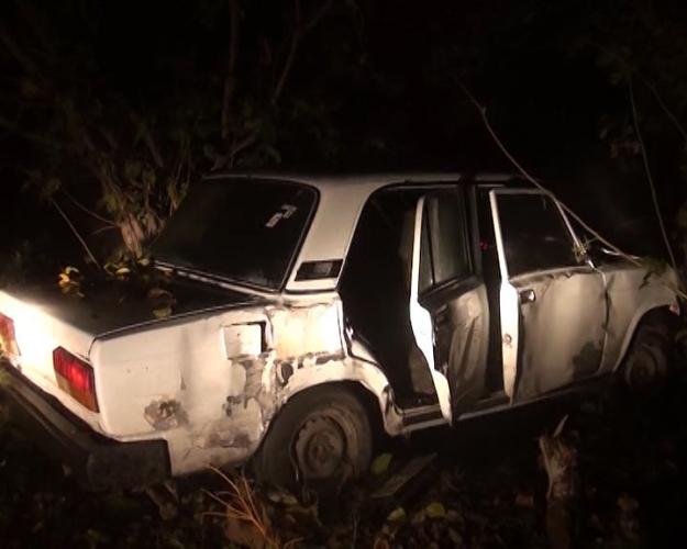 В Шемкире ВАЗ врезался в дерево, погиб пассажир