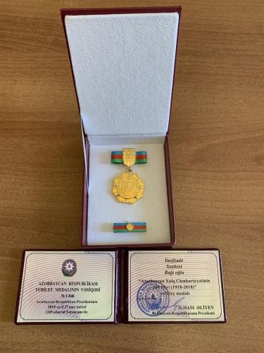 Хошбяхту Юсифзаде вручена юбилейная медаль "100-летие АДР