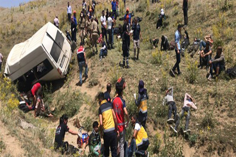 В Турции перевернулся автобус с мигрантами, 14 погибших, 27 раненых - ФОТО