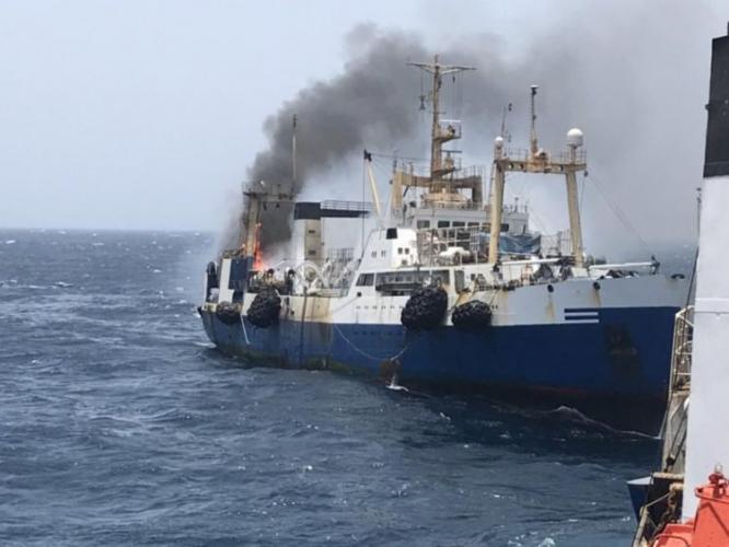 У берегов Мавритании загорелось судно под грузинским флагом