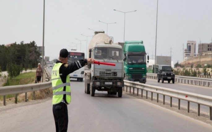 На дорогах Баку вводится ограничение на движение грузовых автомобилей