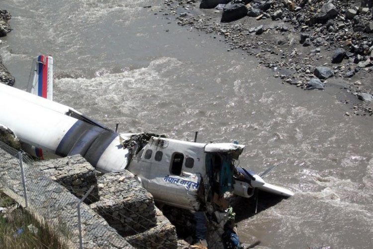 В Канаде самолет упал в реку 