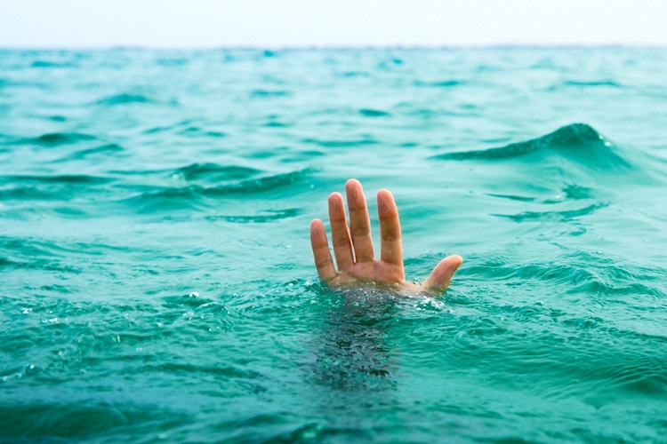 В Астаре из моря извлекли тело утонувшего подростка