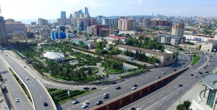 В Баку меняют направление движения транспорта 