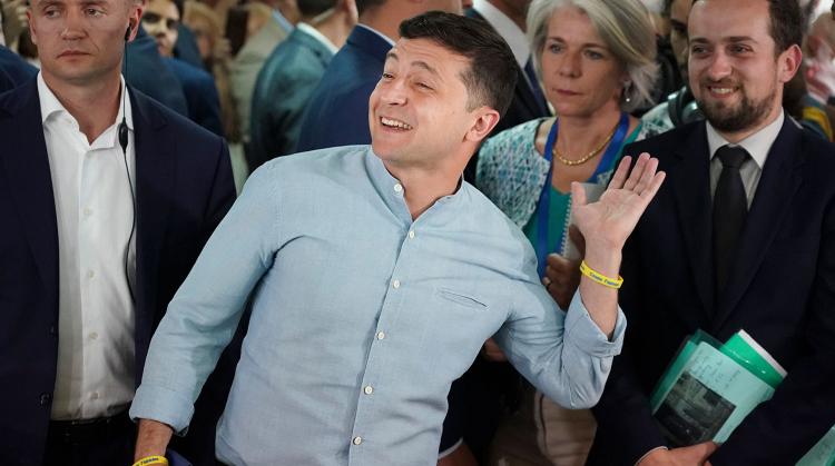 Партия Зеленского сохраняет лидерство в ходе парламентских выборов