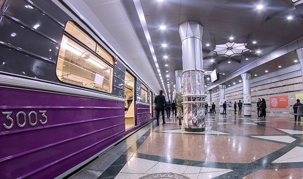 Пассажиров бакинского метро высадили из поезда