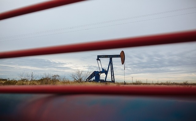 Цена на азербайджанскую нефть упала до 65 долларов
