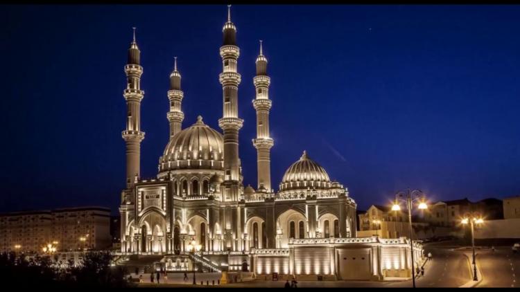 В Азербайджане 2250 мечетей, 14 церквей и 7 синагог