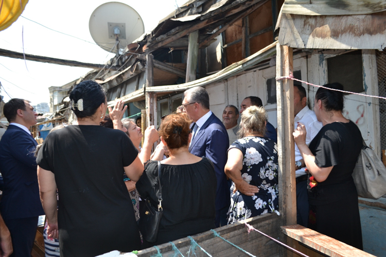 В Баку переселяют жителей 17 аварийных зданий - ФОТО