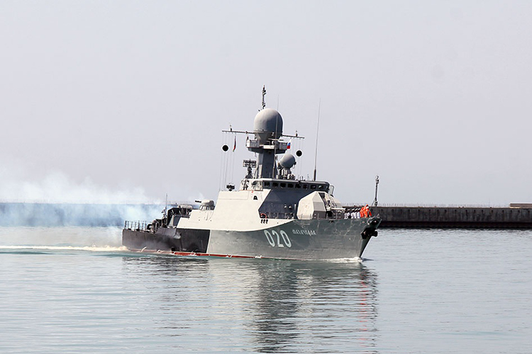 Военные корабли России прибыли в Баку - ФОТО