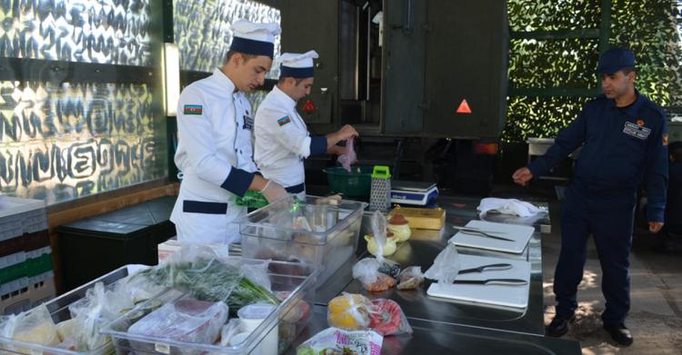 Азербайджанские военные повара проходят подготовку к конкурсу "Полевая кухня"