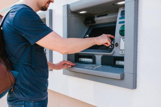 Азербайджанские банки увеличили число банкоматов 