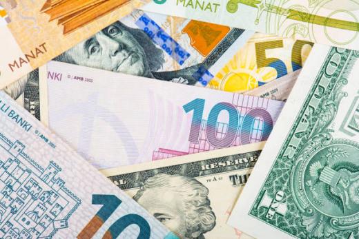 Манат подешевел к евро, стабилен к доллару и рублю