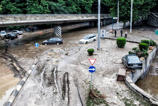 В центре Тбилиси произошло наводнение из-за прорванной трубы - ВИДЕО