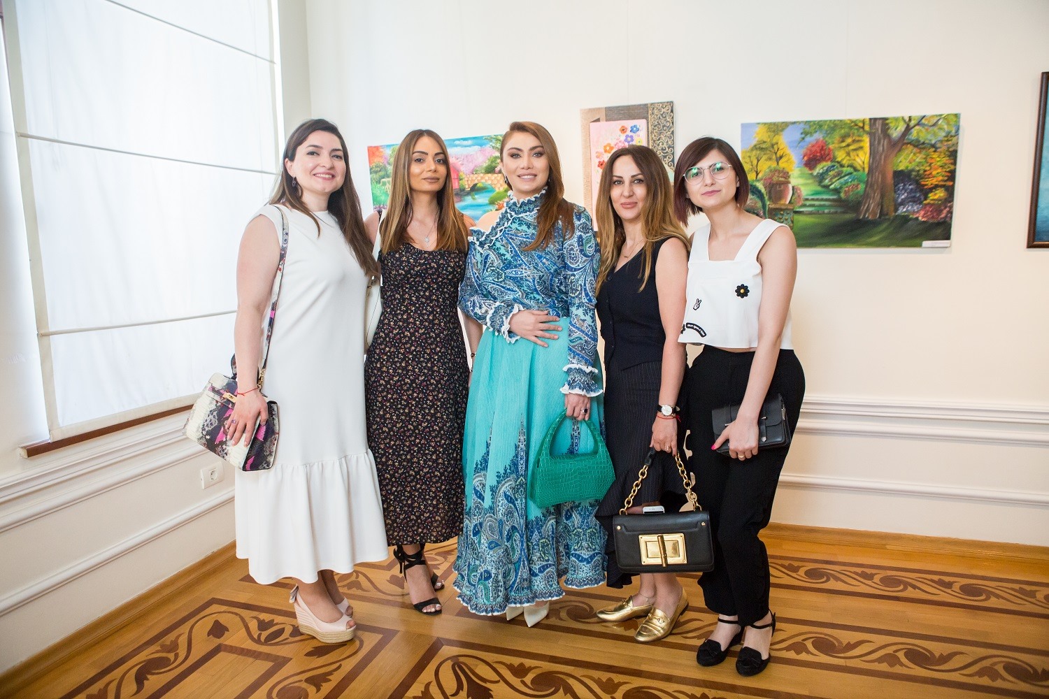 В Баку состоялась выставка, посвященная Международному дню защиты детей - ФОТО