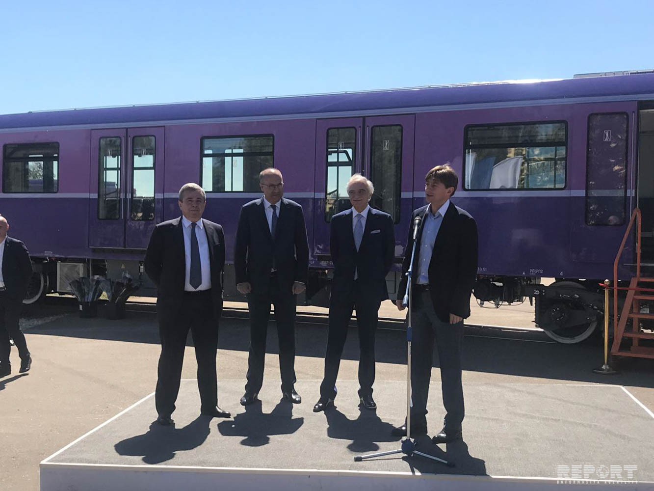 Москва отправила в Баку новейшие вагоны метро - ФОТО