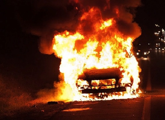В Турции автомобиль загорелся в результате ДТП, есть погибшие