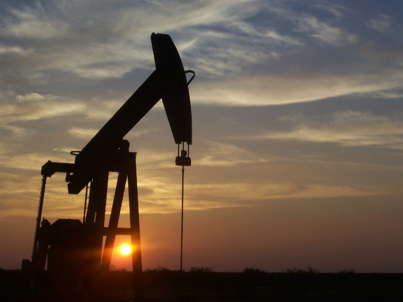 Стоимость нефти Brent снижается, но держится выше $61 за баррель