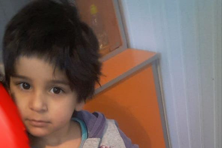 В Баку пропала трехлетняя девочка - ФОТО
