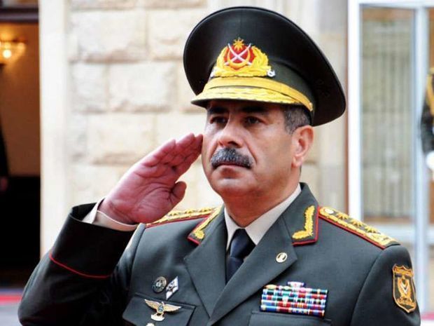 [b]Министр обороны Азербайджана награжден орденом «Шохрат»[/b]