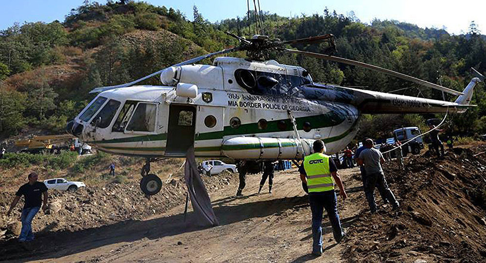 Три человека погибли при крушении вертолета в горах Грузии