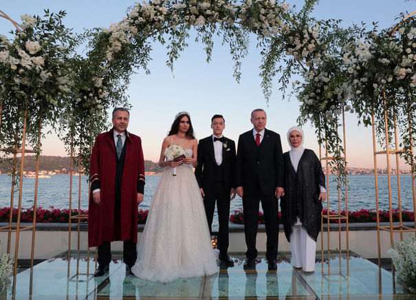 Эрдоган стал свидетелем на свадьбе Озила - ФОТО - ВИДЕО