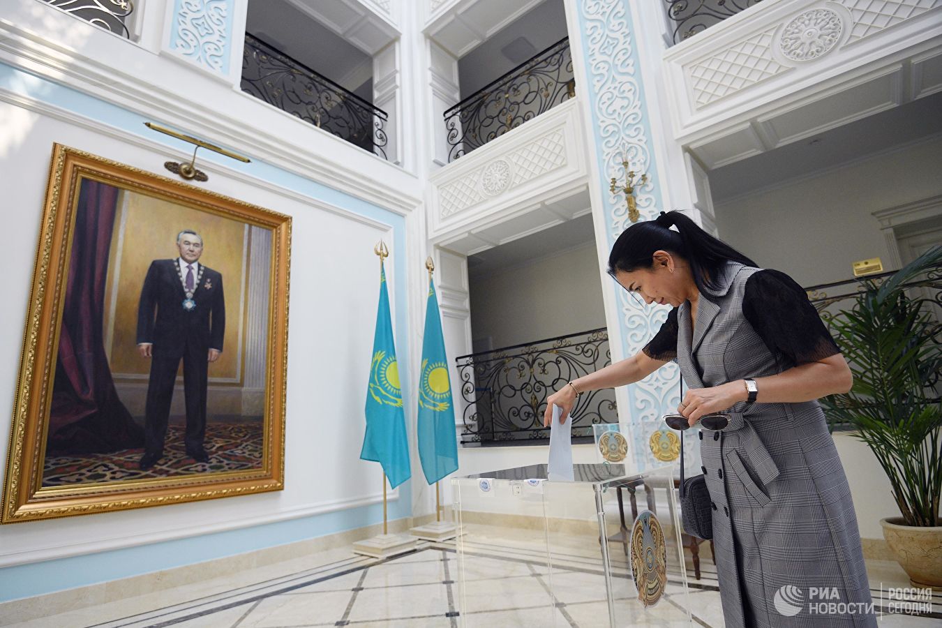 Президентские выборы завершились на основной части Казахстана
