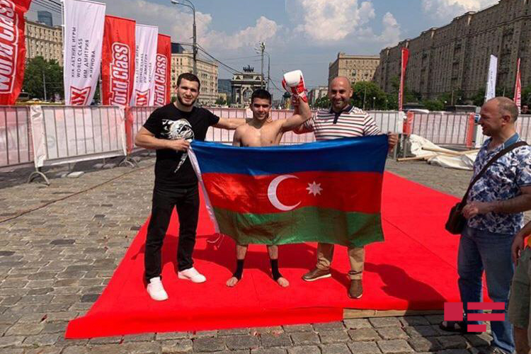Азербайджанский кикбоксёр победил армянского соперника в Москве