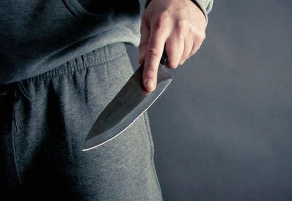 В Баку ударили ножом 18-летнего парня
