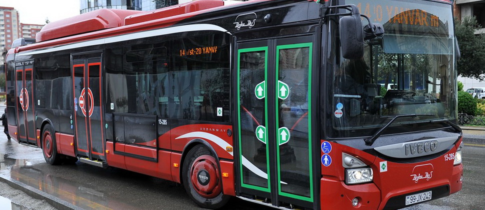 Почему в летнюю жару плюют в душу пассажирам в автобусах Baku Bus? – ВИДЕО