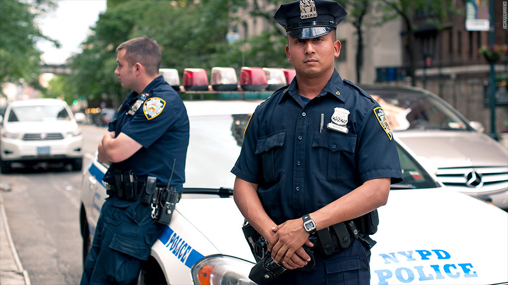 В США 24 полицейских пострадали в ходе беспорядков 