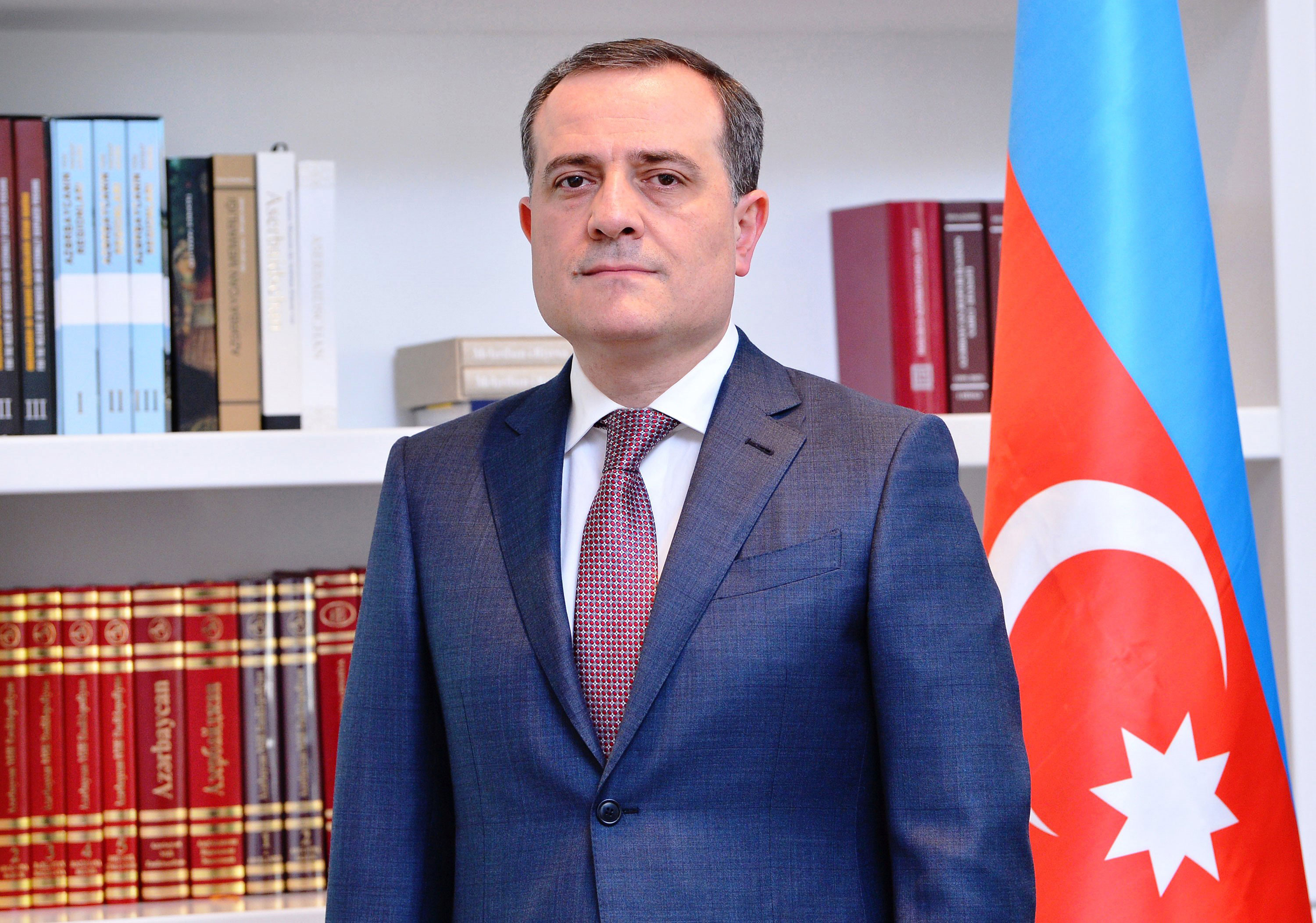 Министр образования Азербайджана поздравил выпускников школ